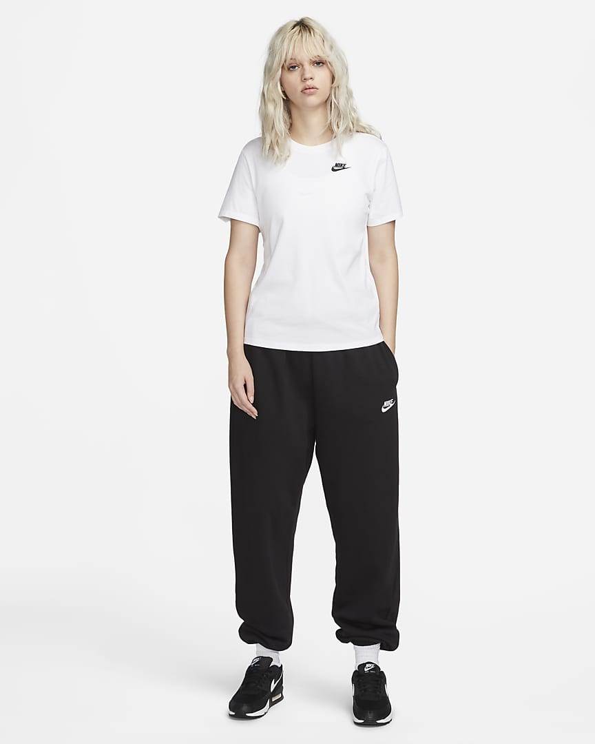 T-shirts Nike Sportswear Club Essentials